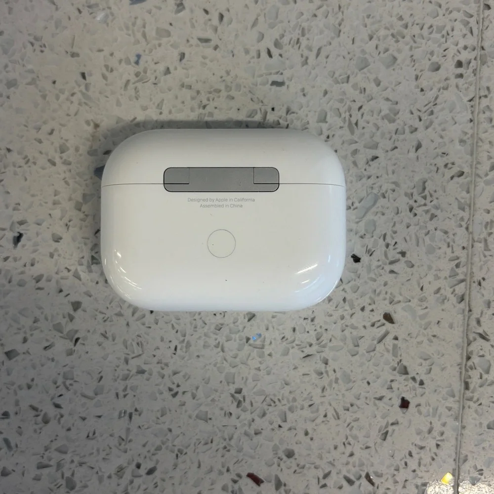 Apple AirPods Pro with White Charging Case. No scratches. Proctor case included